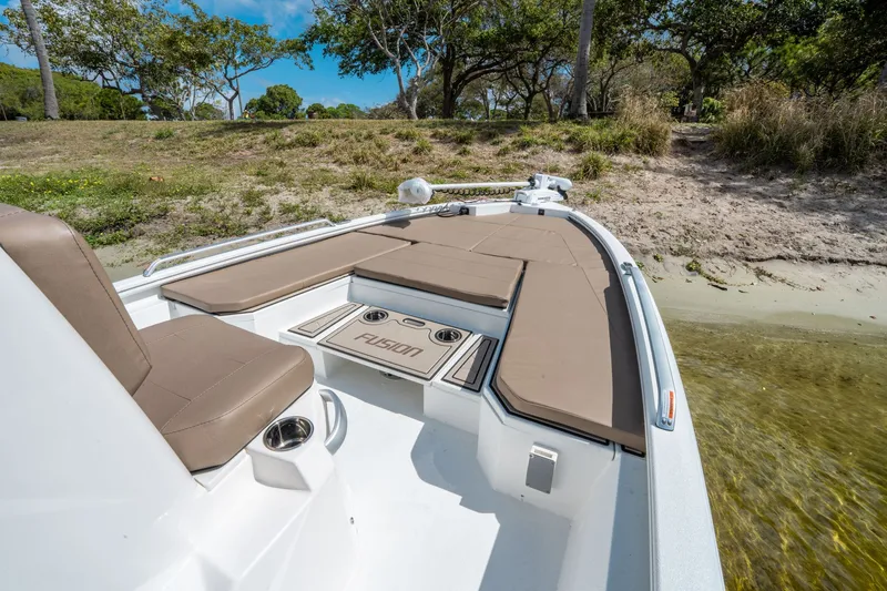 Slide: The Image of Avid 23 Fusion 2026 boat at shore with comfortable seating. - 14