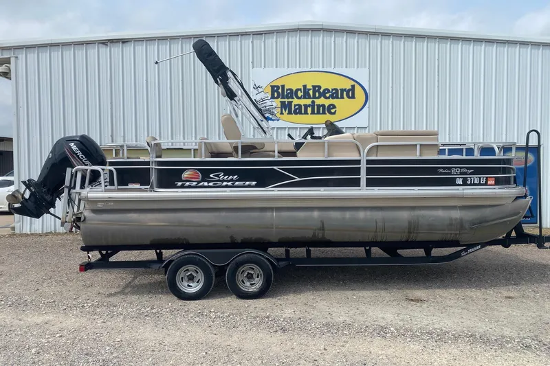 The Image of 2018 Sun Tracker Fishin' Barge 20 DLX pontoon boat at BlackBeard Marine dealership. - 1