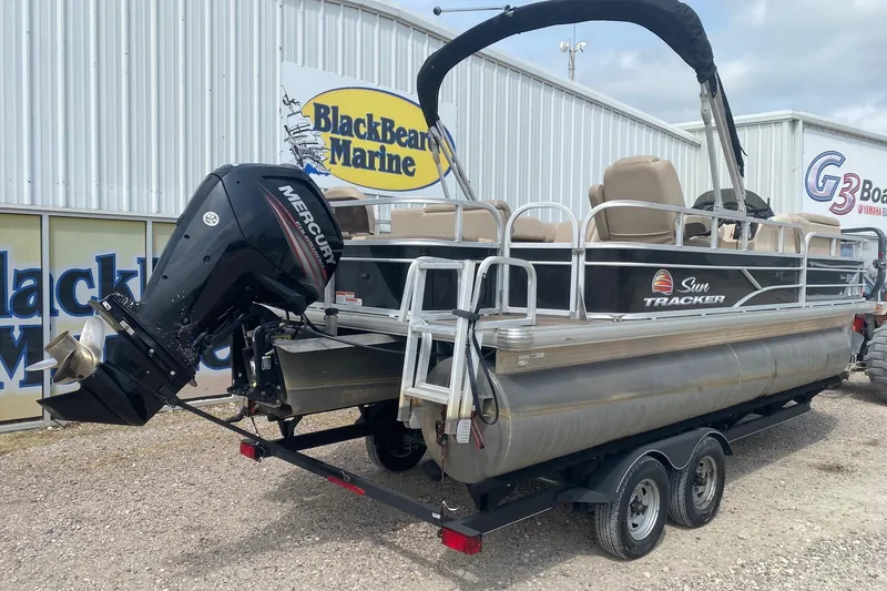 Slide: The Image of 2018 Sun Tracker Fishin' Barge 20 DLX pontoon boat at Black Bear Marine. - 5