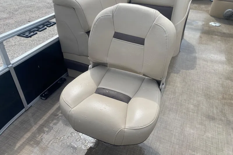 Slide: The Image of 2018 Sun Tracker Fishin' Barge 20 DLX boat seat, beige with dark accents, wet surface. - 8