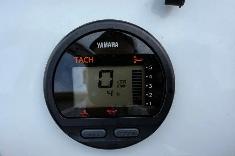 Slide: The Image of Yamaha tachometer display on 2025 Cayo Boatworks 180, showing zero RPM and four hours. - 12