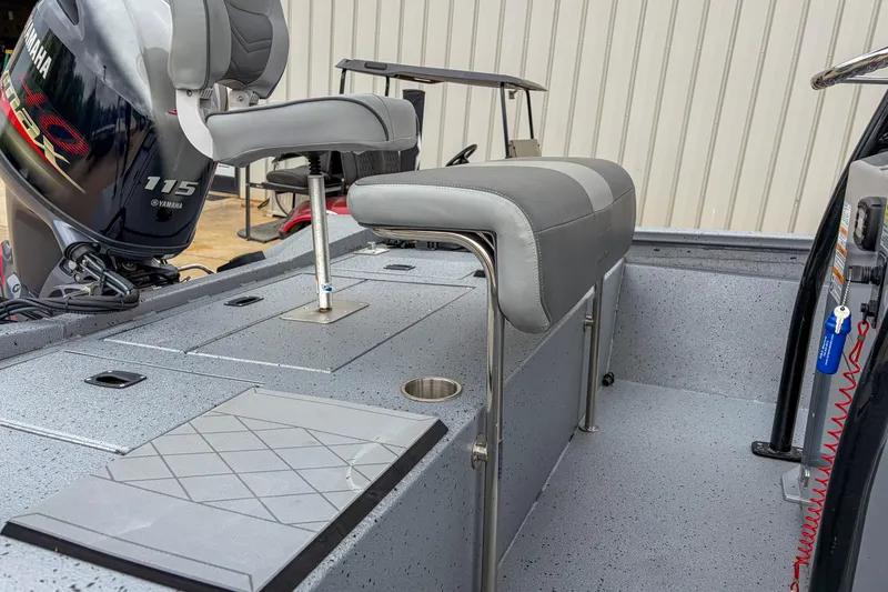 Slide: The Image of 2024 Xpress H190 boat interior with Yamaha 115 engine and seating arrangement. - 7