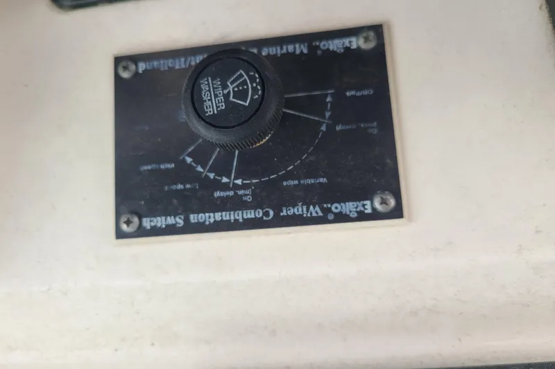 Slide: The Image of 2010 World Cat 290 DC wiper washer control switch on dashboard. - 10