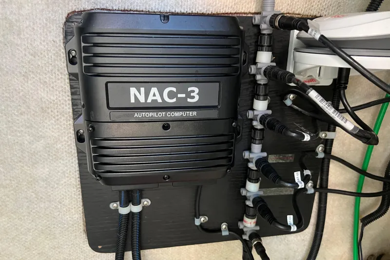 Slide: The Image of NAC-3 autopilot computer installed on a 2001 Hydra-Sports Vector 2600 CC boat. - 14