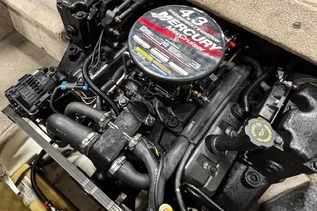 Slide: The Image of Engine of a 2002 Sea Ray 182 Bow Rider with Mercury 4.3L V6. - 18