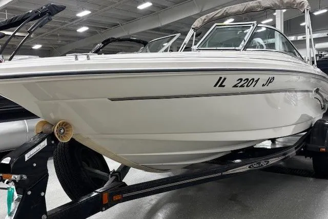 Slide: The Image of 2002 Sea Ray 182 Bow Rider boat on trailer in indoor showroom. - 33