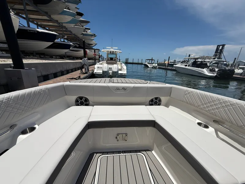 Slide: The Image of Sea Ray SDX 270 Outboard 2026 - 6