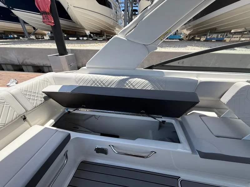 Slide: The Image of Sea Ray SDX 270 Outboard 2026 - 24