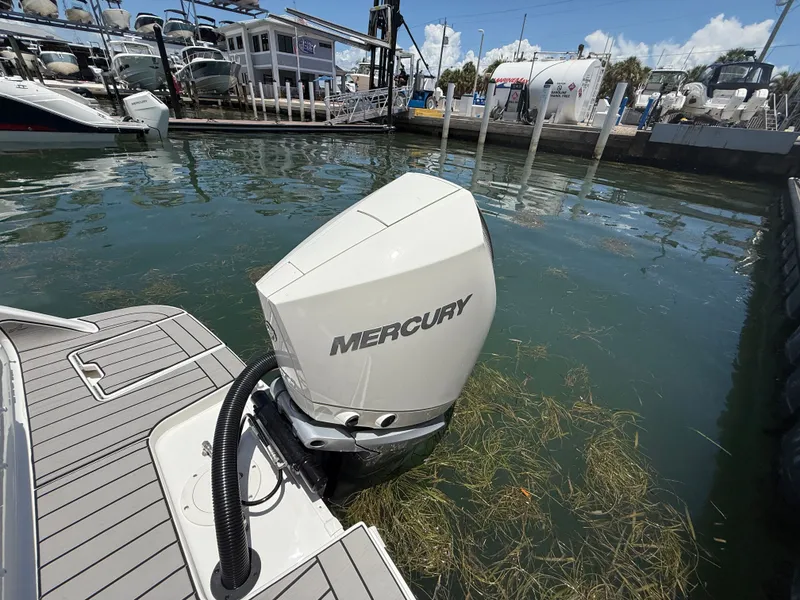 Slide: The Image of Sea Ray SDX 270 Outboard 2026 - 27