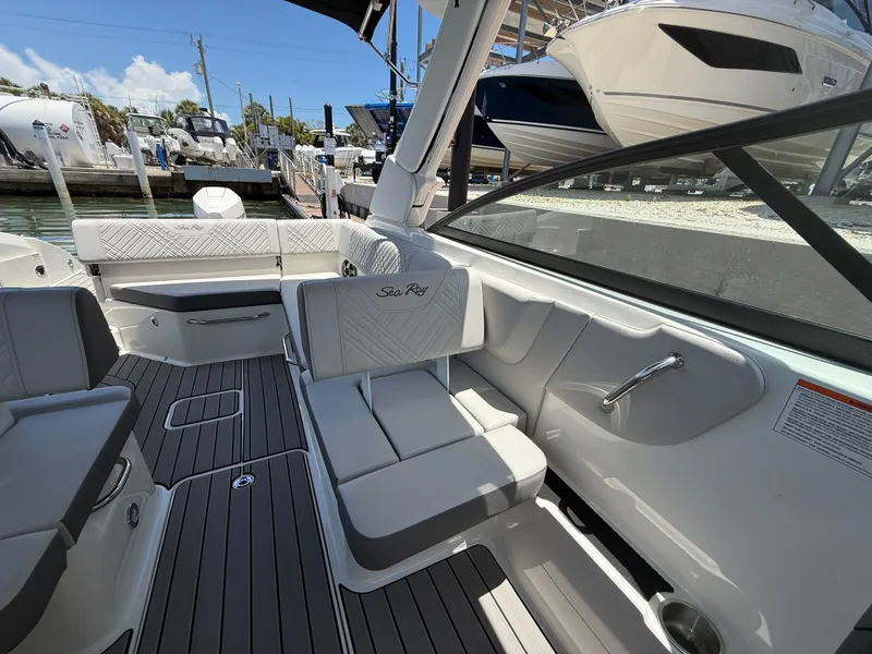 Slide: The Image of Sea Ray SDX 270 Outboard 2026 - 16