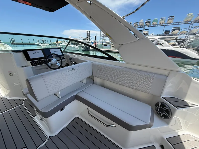 Slide: The Image of Sea Ray SDX 270 Outboard 2026 - 20
