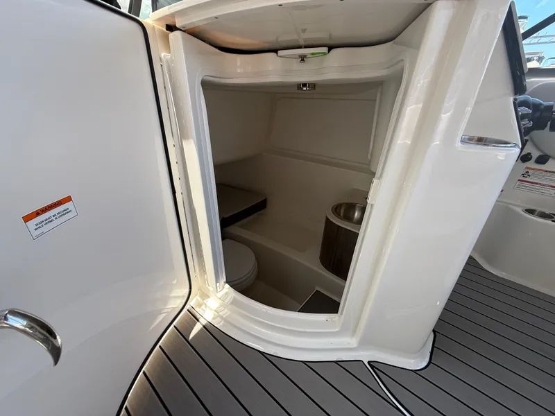Slide: The Image of Sea Ray SDX 270 Outboard 2026 - 18
