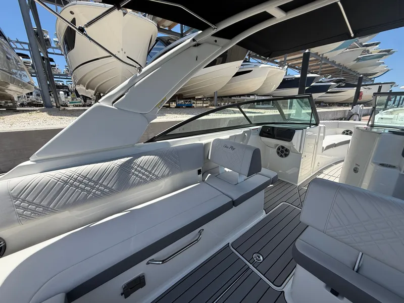 Slide: The Image of Sea Ray SDX 270 Outboard 2026 - 22