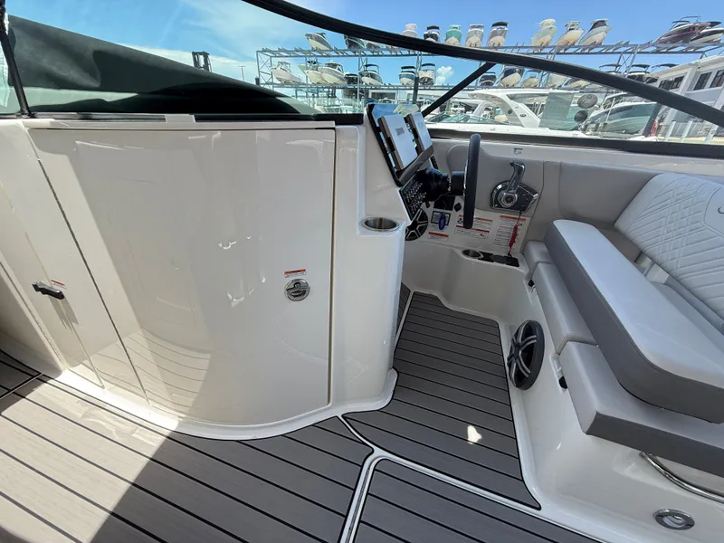 Slide: The Image of Sea Ray SDX 270 Outboard 2026 - 17