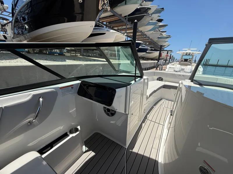 Slide: The Image of Sea Ray SDX 270 Outboard 2026 - 15