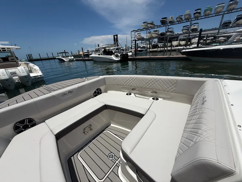 Slide: The Image of Sea Ray SDX 270 Outboard 2026 - 7