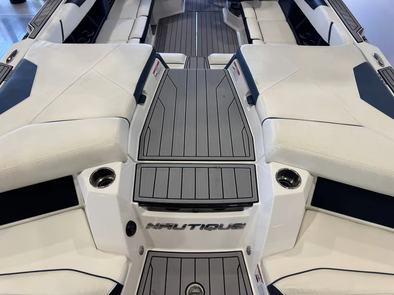 Slide: The Image of Nautique Super Air Nautique S23 2023 - 10