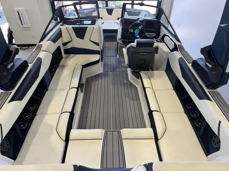 Slide: The Image of Nautique Super Air Nautique S23 2023 - 13