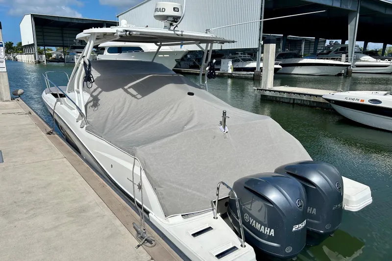 Slide: The Image of 2019 Jeanneau Leader 9.0 WA boat docked with Yamaha engines, covered and ready for use. - 5