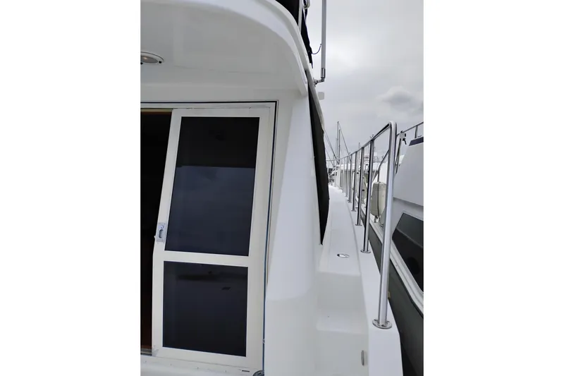Slide: The Image of Side view of 2004 Ocean Alexander 42 Altus yacht with sleek design and railing. - 40