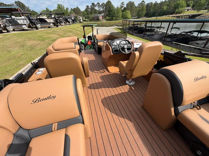 Slide: The Image of Bentley Pontoons Legacy 223 SPORT3 Navigator 2026 - 10