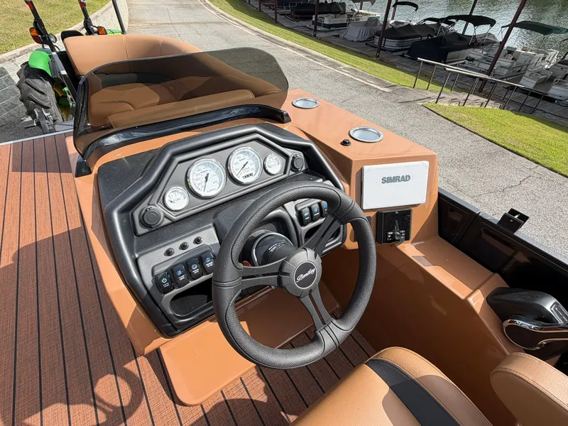 Slide: The Image of Bentley Pontoons Legacy 223 SPORT3 Navigator 2026 - 11