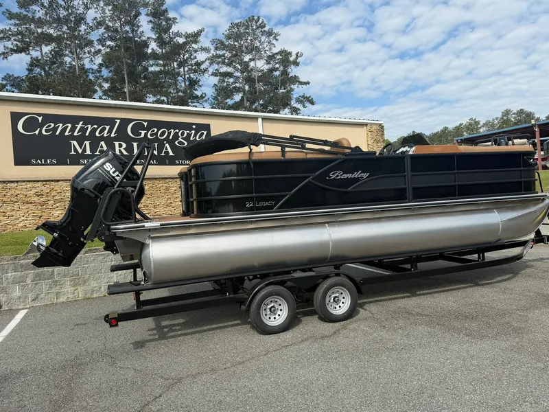 Slide: The Image of Bentley Pontoons Legacy 223 SPORT3 Navigator 2026 - 2