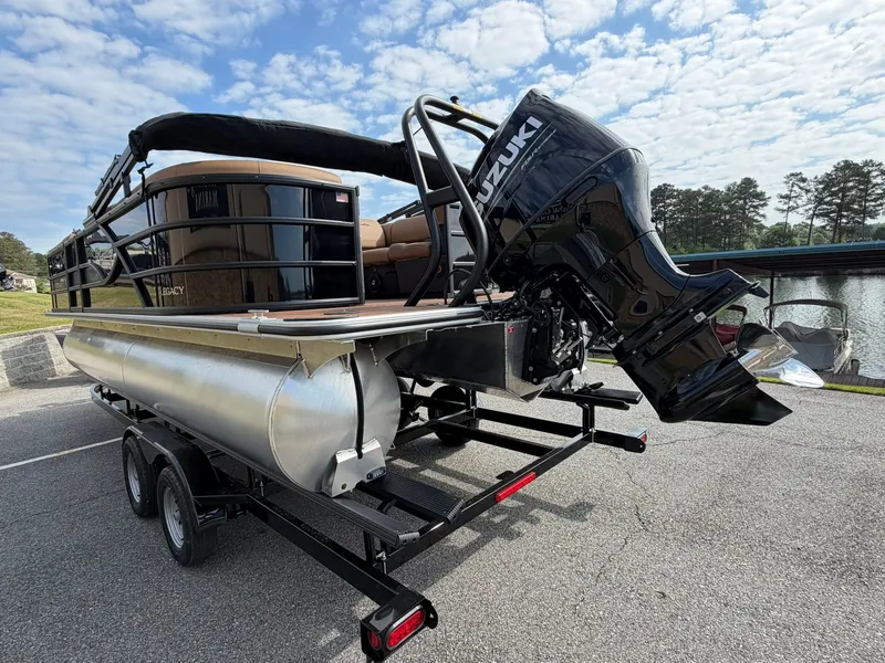 Slide: The Image of Bentley Pontoons Legacy 223 SPORT3 Navigator 2026 - 3