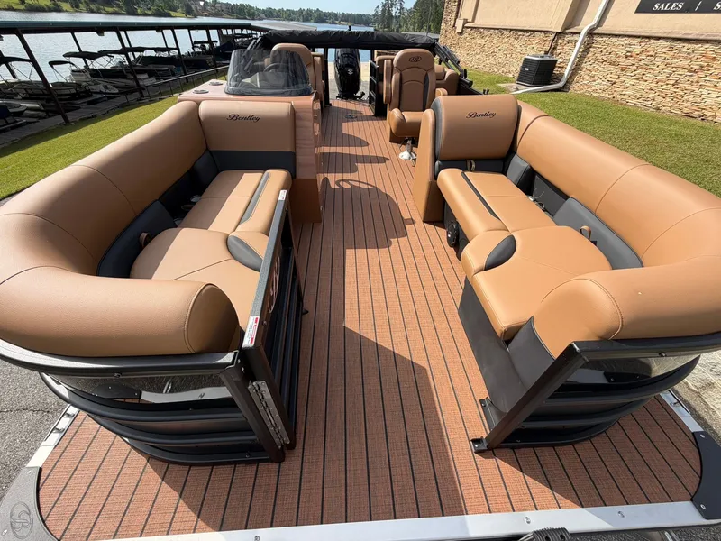Slide: The Image of Bentley Pontoons Legacy 223 SPORT3 Navigator 2026 - 5