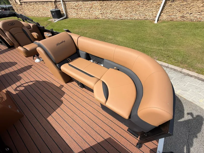 Slide: The Image of Bentley Pontoons Legacy 223 SPORT3 Navigator 2026 - 6