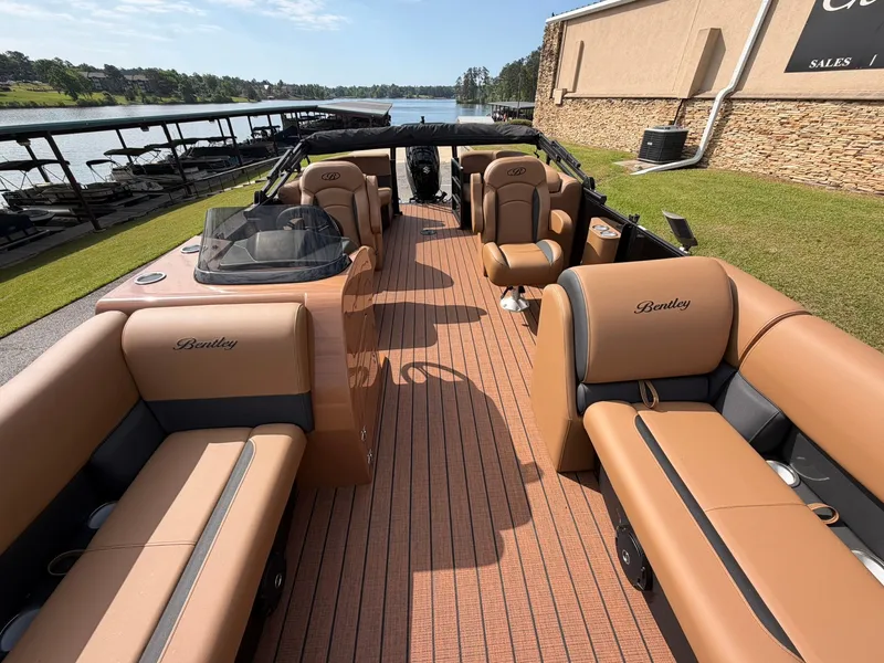 Slide: The Image of Bentley Pontoons Legacy 223 SPORT3 Navigator 2026 - 7