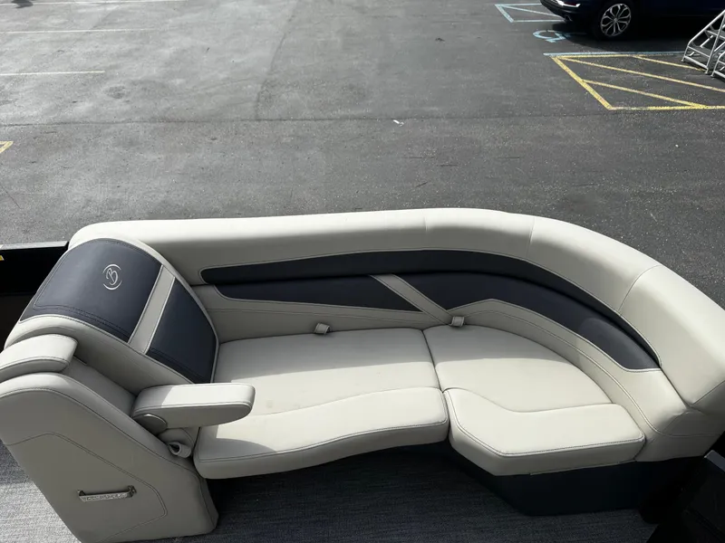 Slide: The Image of Barletta C22UC 2022 boat seat in cream leather. - 8