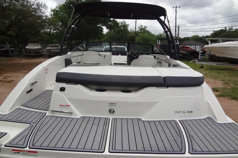 Slide: The Image of 2018 Sea Ray SPX 210 boat with spacious seating and sleek design. - 13