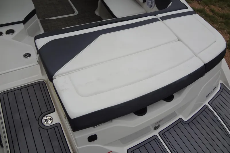 Slide: The Image of 2018 Sea Ray SPX 210 boat with cushioned seating and sleek deck design. - 14