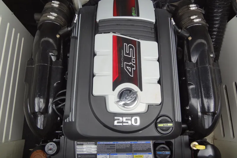 Slide: The Image of MerCruiser 4.5L engine in 2018 Sea Ray SPX 210 boat, showcasing 250 horsepower. - 30