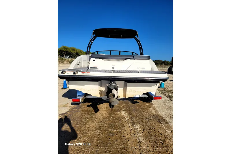 Slide: The Image of 2018 Sea Ray SPX 210 boat on trailer, rear view, sunny day. - 41