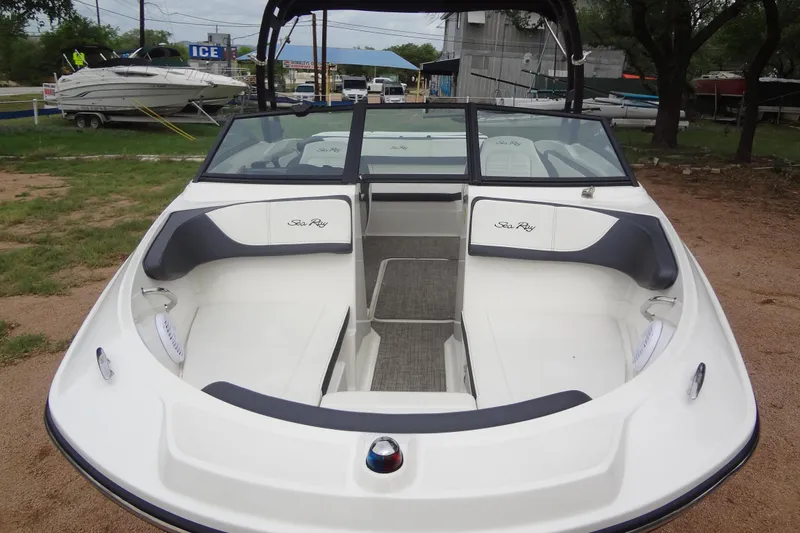 Slide: The Image of 2018 Sea Ray SPX 210 boat with spacious seating and sleek design. - 7