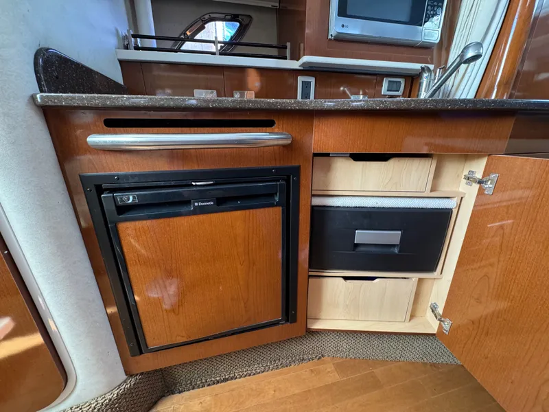 Slide: The Image of Sea Ray Sundancer 330 2012 - 17