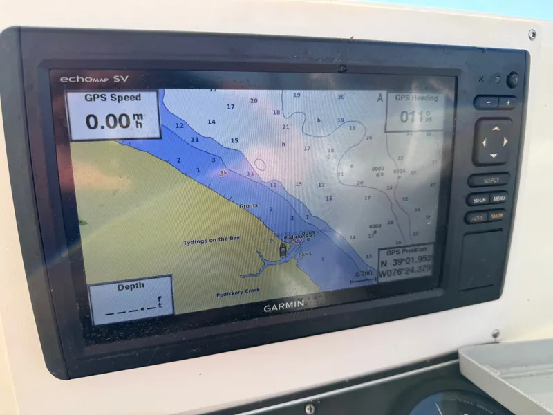 Slide: The Image of Garmin Echomap SV on Albemarle 268 Express Fisherman, 2004. - 17