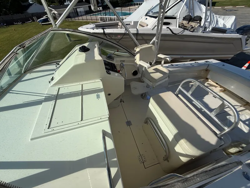 Slide: The Image of Interior of a 2004 Albemarle 268 Express Fisherman boat. - 33