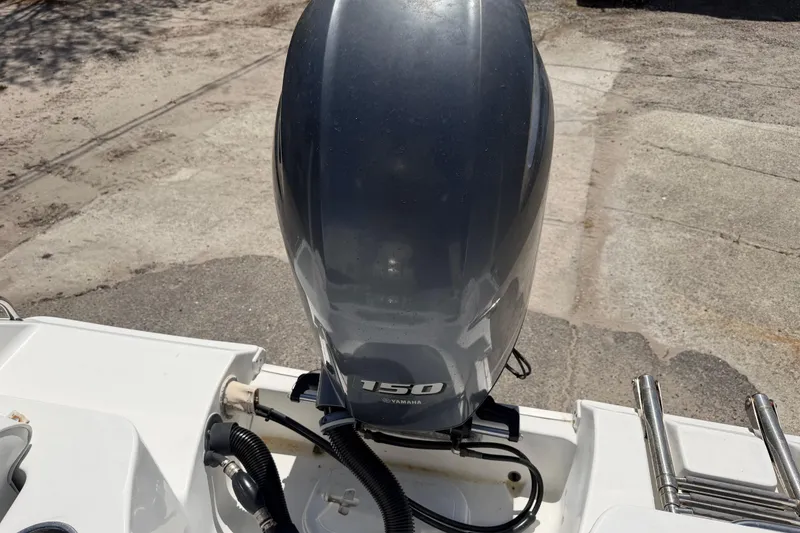 Slide: The Image of Outboard motor on 2017 Sea Hunt Triton 210 boat, Yamaha 150 horsepower. - 18