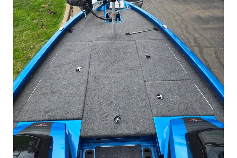 Slide: The Image of 2022 Vexus AVX2080 boat deck with gray carpet and blue trim. - 16