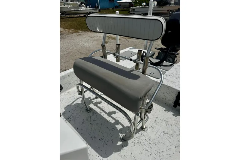 Slide: The Image of 2007 Haynie 23 Bigfoot boat seat with rod holders on deck. - 16
