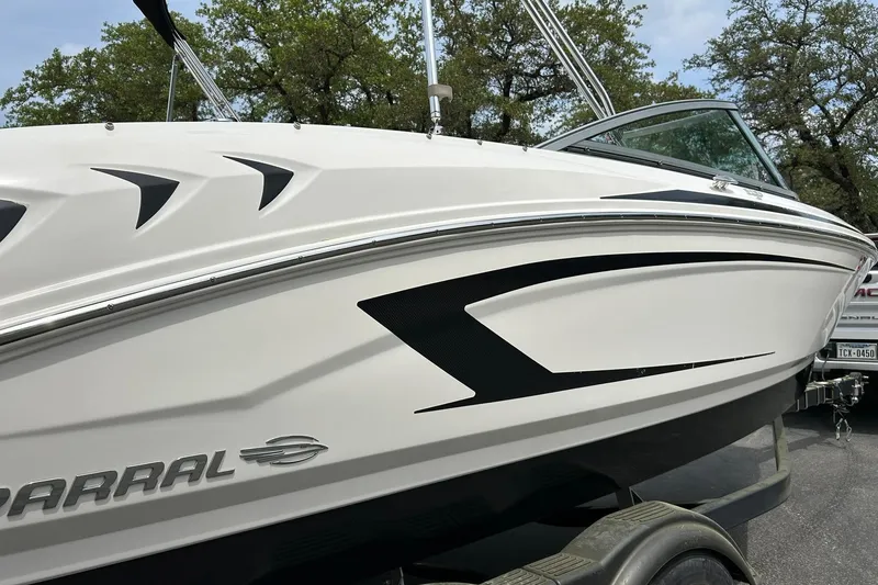 Slide: The Image of 2016 Chaparral 21 H2O Sport boat with sleek design and modern graphics. - 15