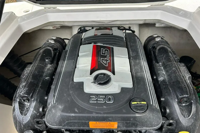 Slide: The Image of 2016 Chaparral 21 H2O Sport engine, featuring a 4.5L 250 horsepower motor. - 39