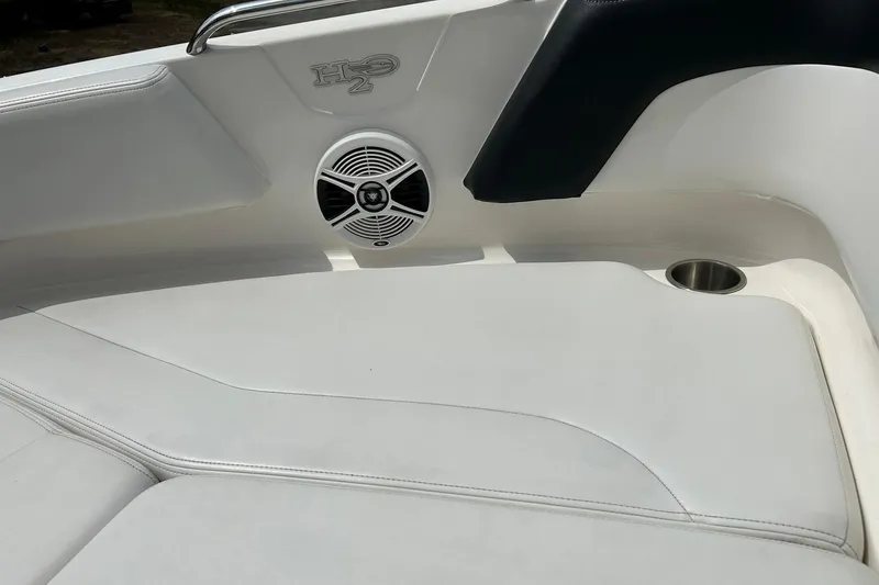 Slide: The Image of Interior of 2016 Chaparral 21 H2O Sport boat with speaker and cup holder. - 43