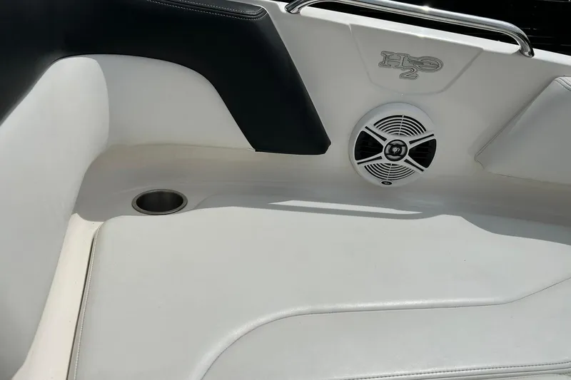 Slide: The Image of Interior of 2016 Chaparral 21 H2O Sport boat with speaker and cup holder. - 44