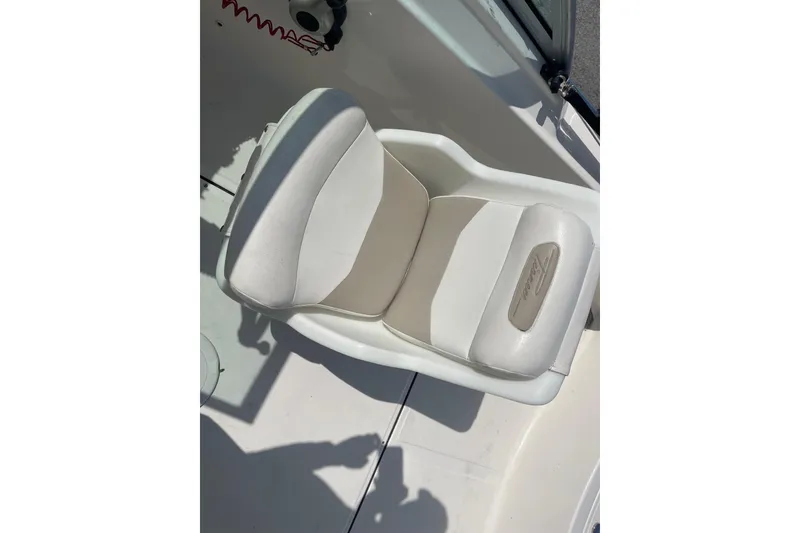 Slide: The Image of White seat on 2013 Pioneer 175 Venture boat, featuring cushioned design. - 17
