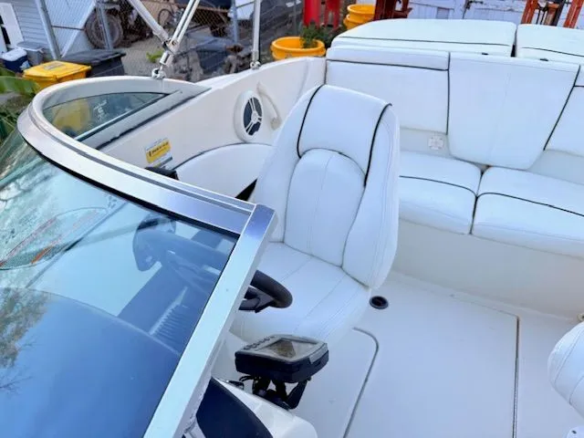 Slide: The Image of Interior of a 2007 Sea Ray 185 boat with white leather seating. - 13