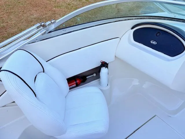 Slide: The Image of Interior of a 2007 Sea Ray 185 boat with white seating. - 8